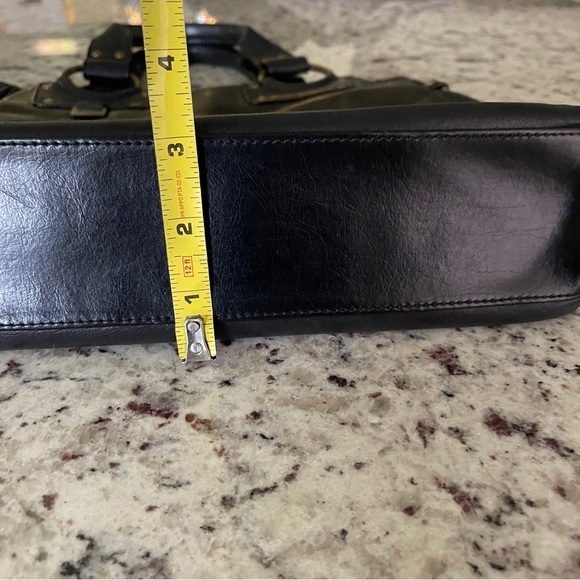 Vintage Kenneth Cole Reaction Black Leather Bag Brass Hardware Purse Tote Retro - Picture 12 of 14